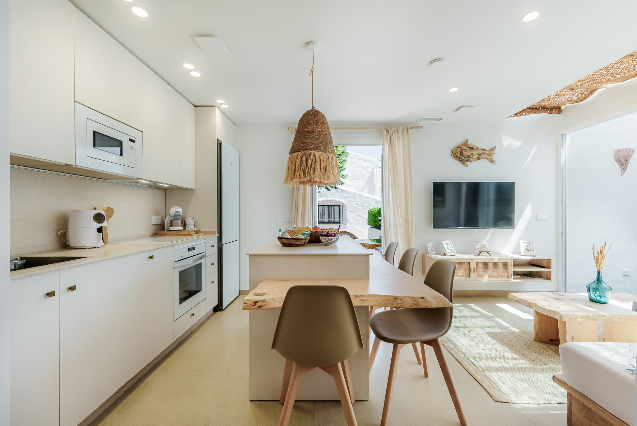 Cocina y barra diseñadas para Olas de Calma